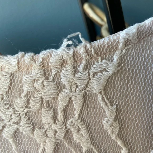 Studio Y Blush Lace Sleeveless Top- Size M in Good Condition - Picture 8 of 8